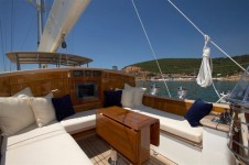 Sailing yacht KEALOHA -  Large Deckhouse